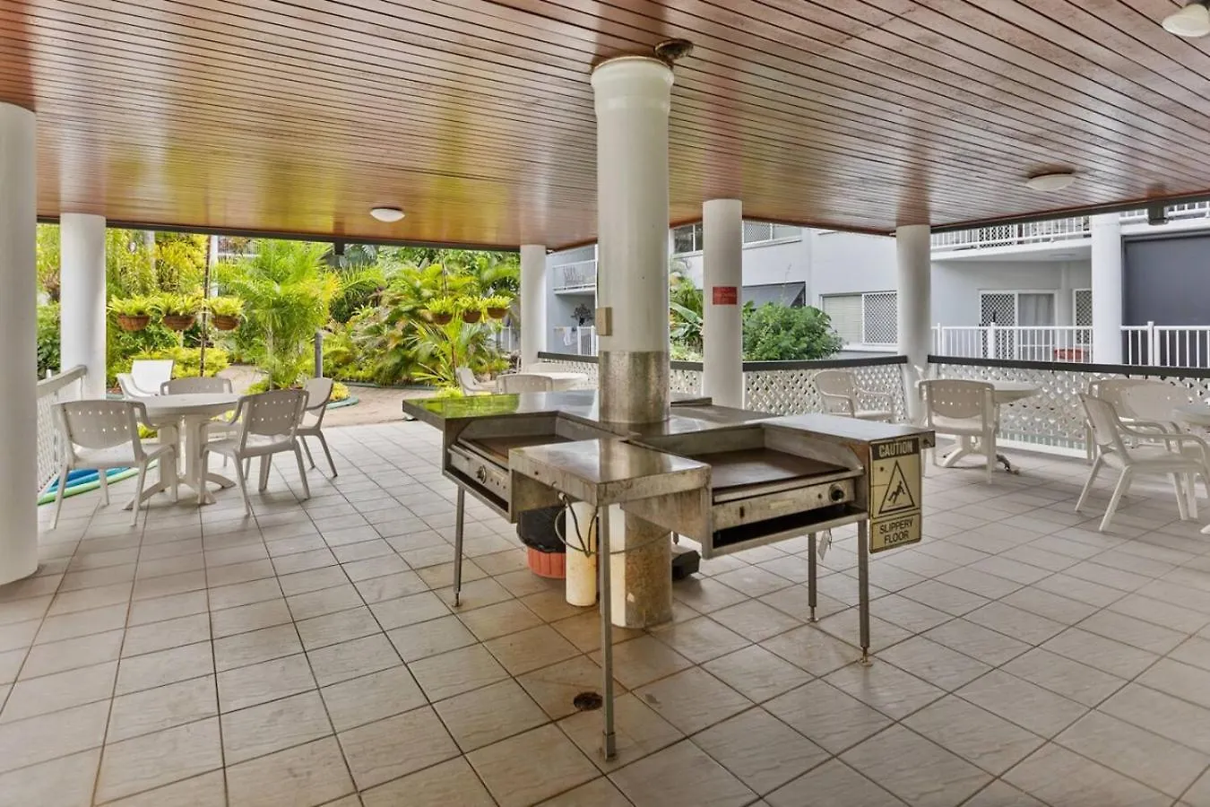 Cairns Tropical Bliss Swim In Swim Out Apartment