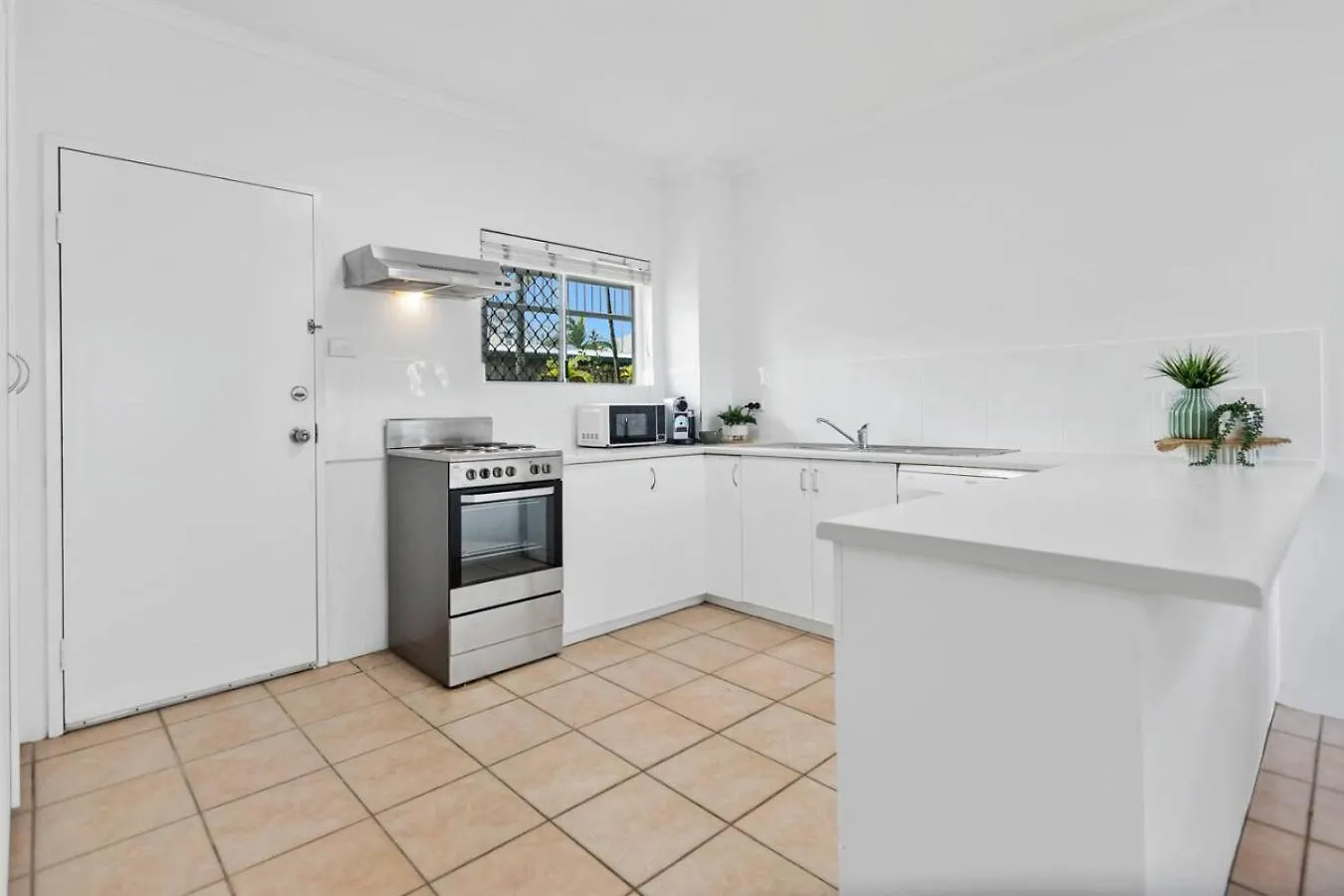 Cairns Tropical Bliss Swim In Swim Out Apartment Austrália