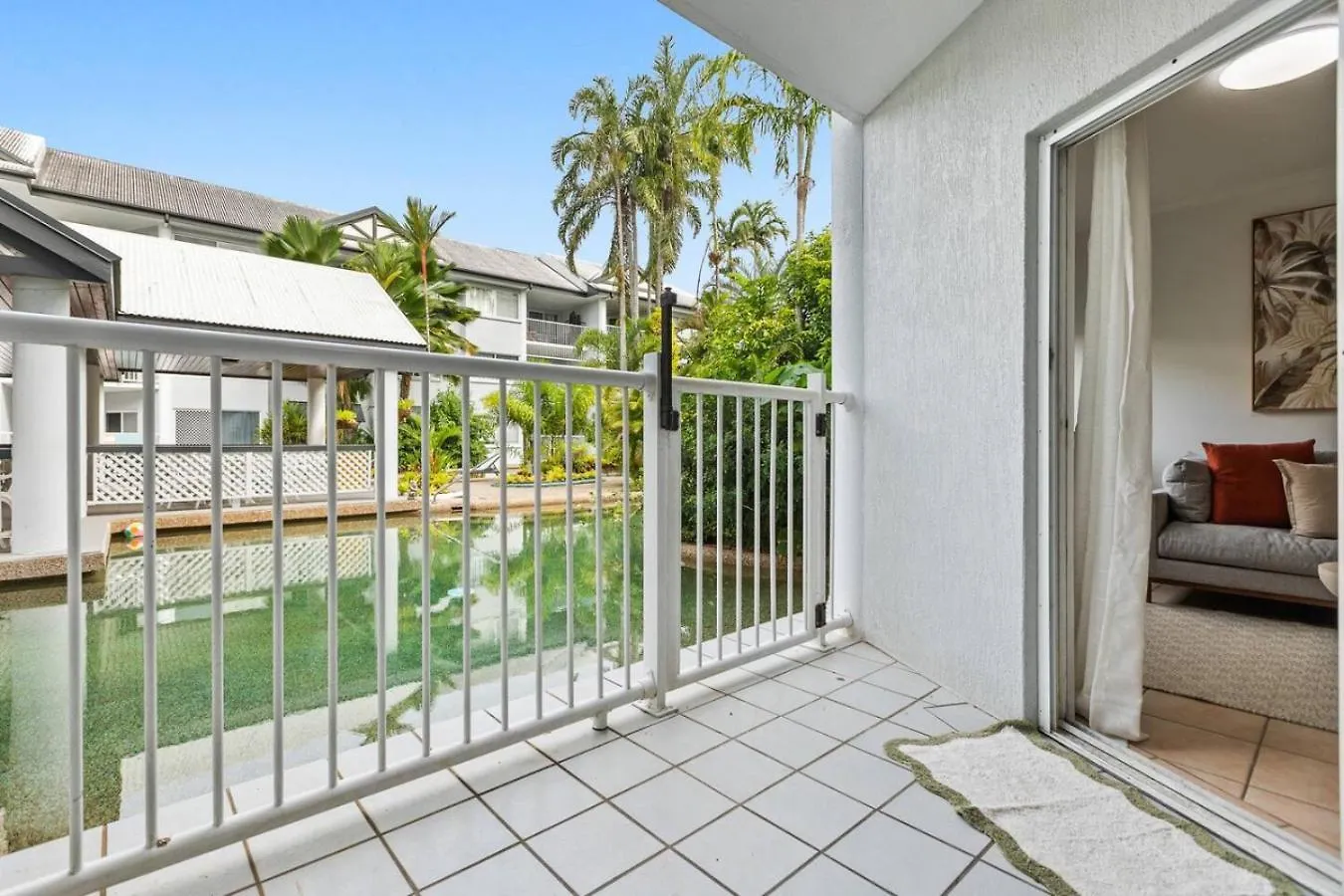 Cairns Tropical Bliss Swim In Swim Out Apartment