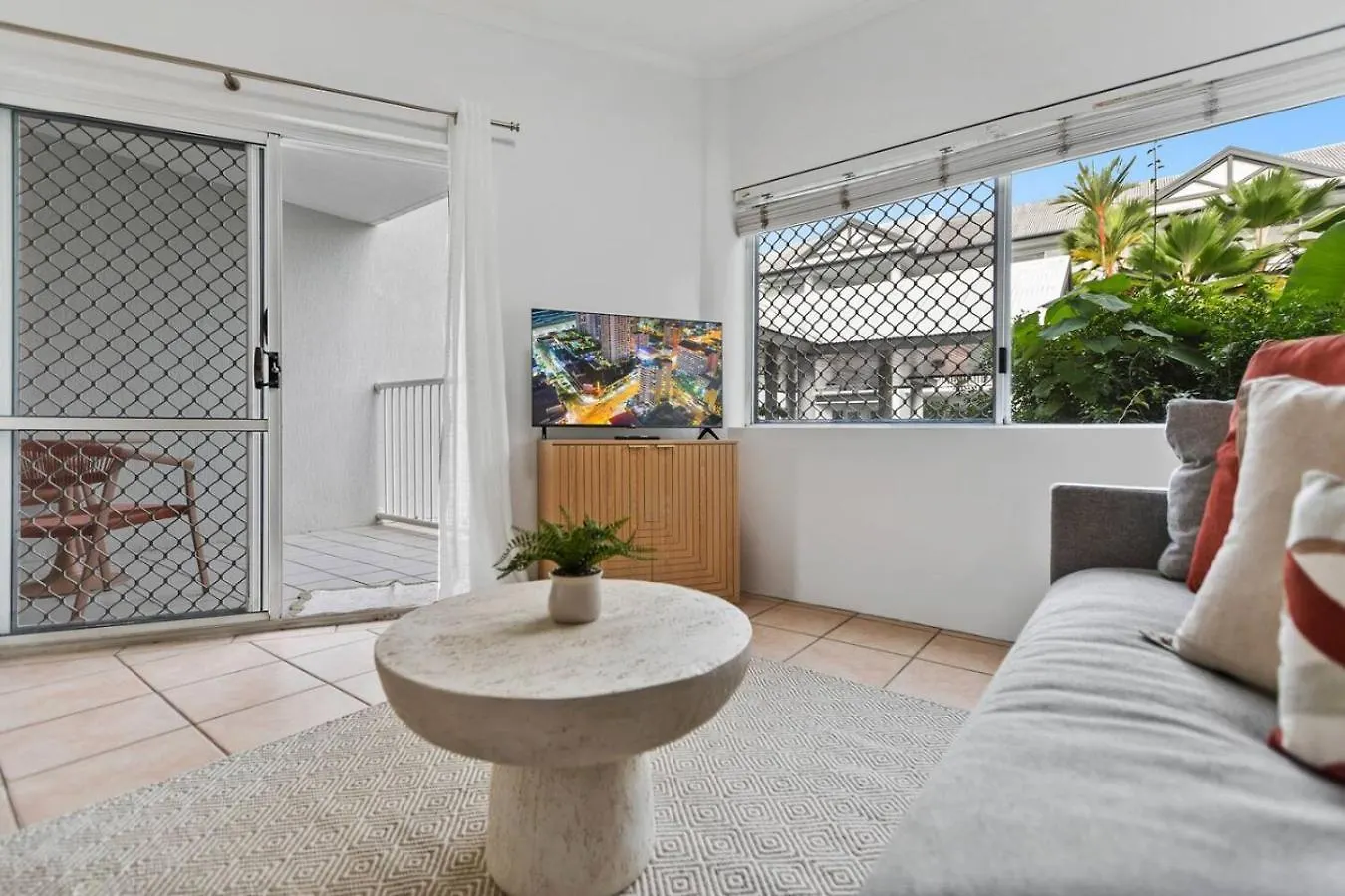 Cairns Tropical Bliss Swim In Swim Out Apartment