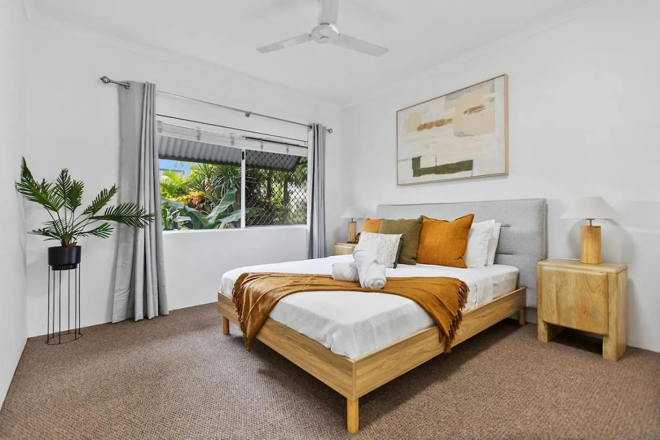 Cairns Tropical Bliss Swim In Swim Out Apartment