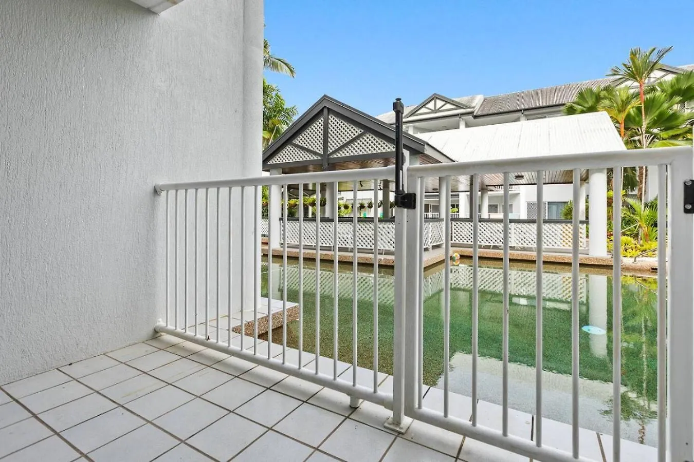Cairns Tropical Bliss Swim In Swim Out Apartment