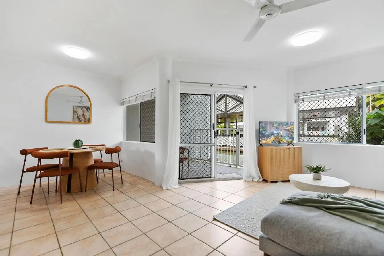Cairns Tropical Bliss Swim In Swim Out Apartment