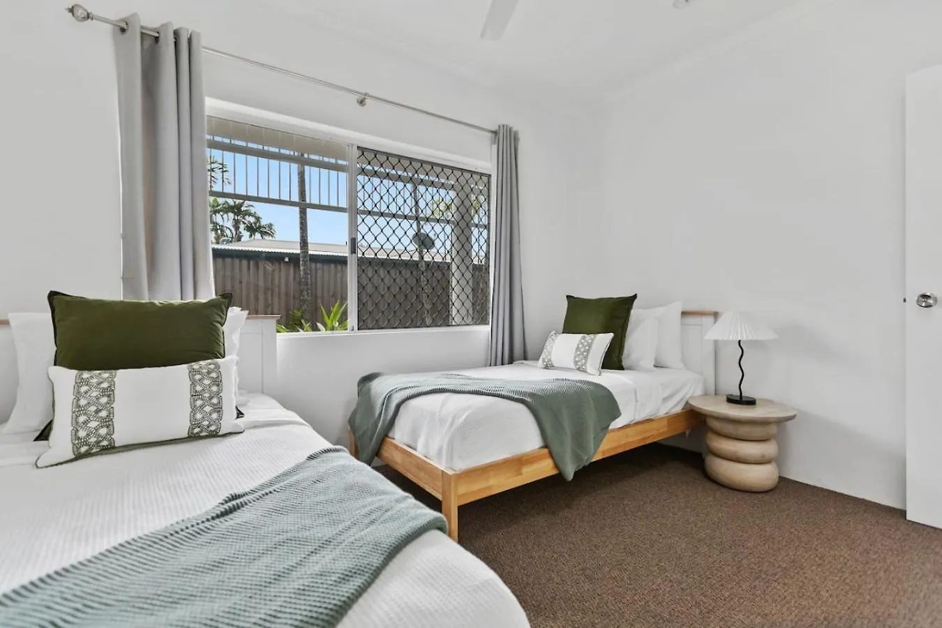 Cairns Tropical Bliss Swim In Swim Out Apartment