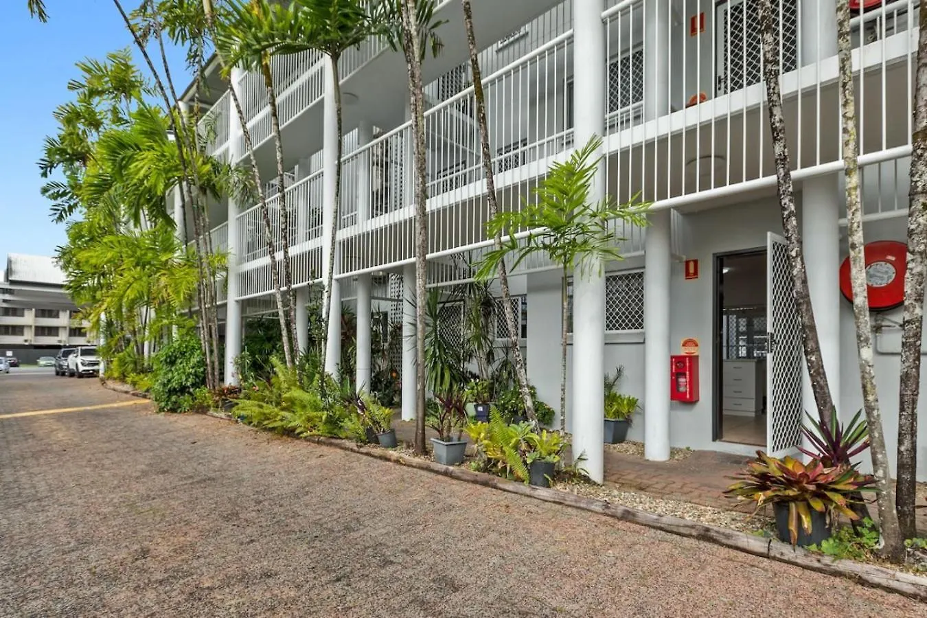 Cairns Tropical Bliss Swim In Swim Out Apartment